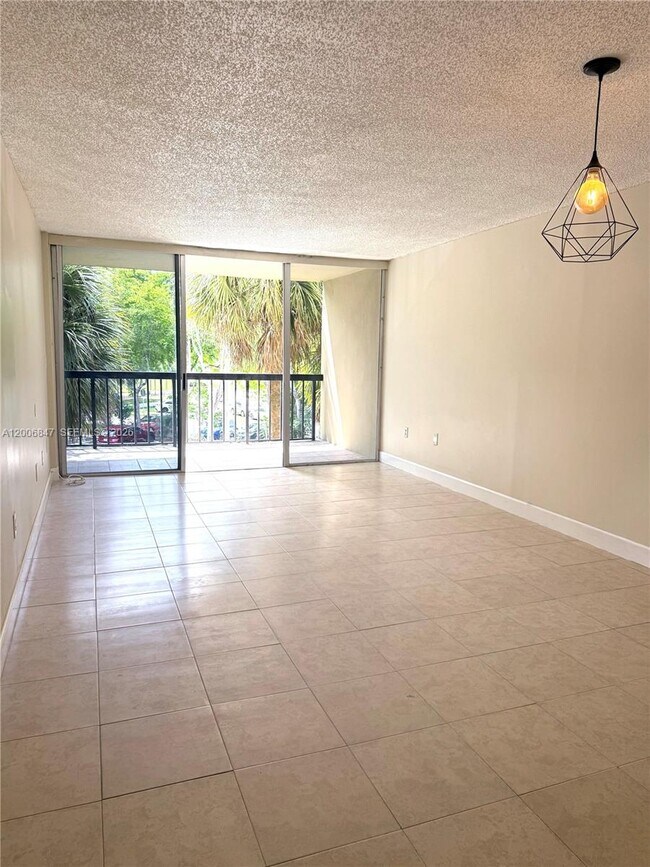 Building Photo - 10835 SW 112th Ave