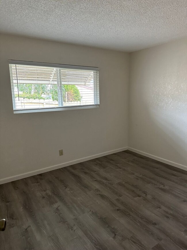 Building Photo - Well Kept Home in Sierra Bonita