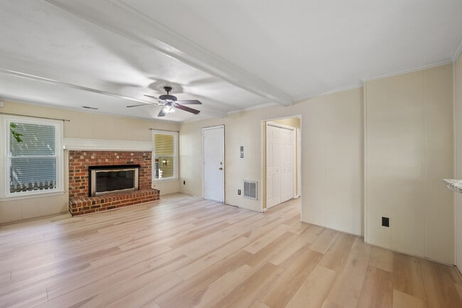 Building Photo - 2105 Grey Fox Ln
