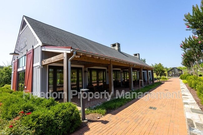 Building Photo - 2425 Morgans Point Dr
