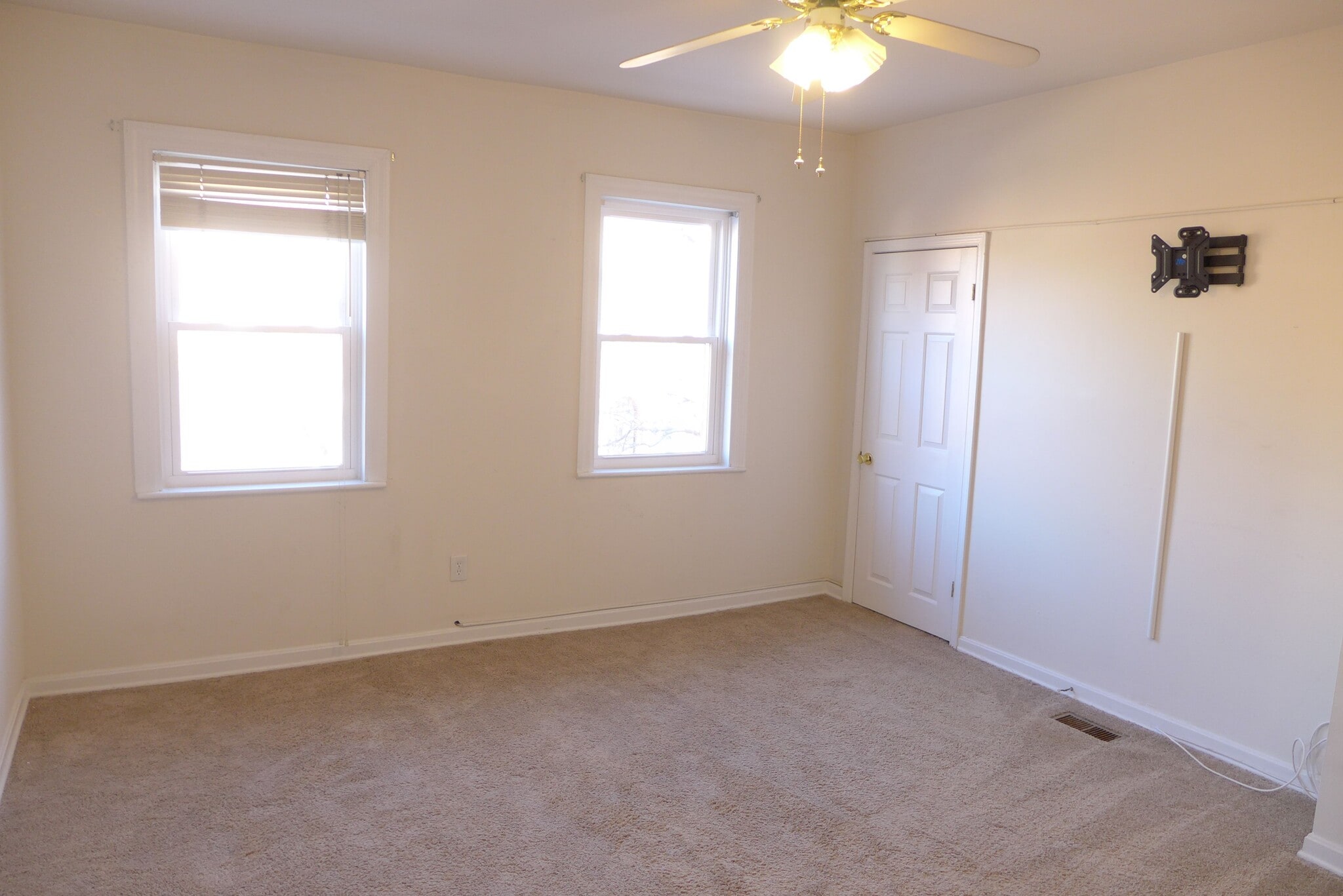 Building Photo - 512 S Wolfe St