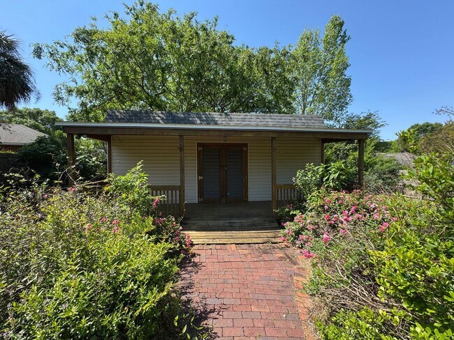 Building Photo - Pensacola - Inverness - 3 bedroom, 2 bathroom