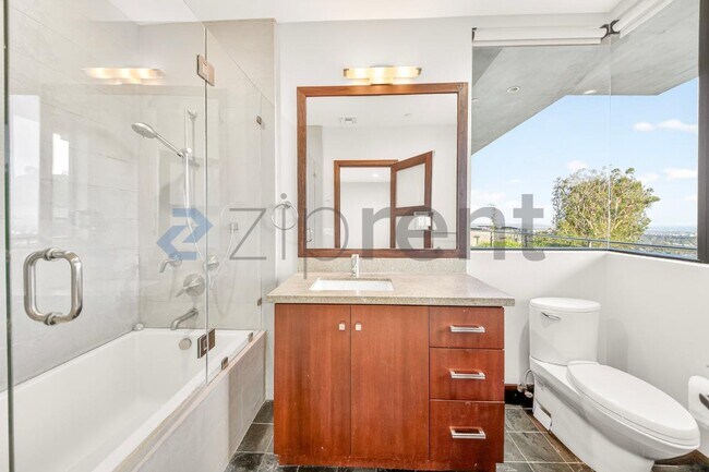 Building Photo - Unit