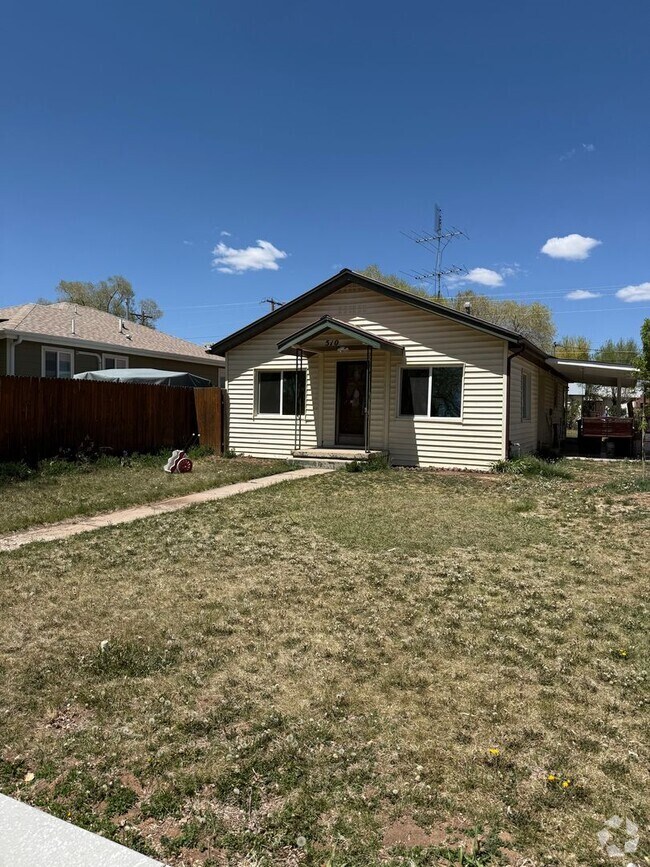 Building Photo - 2 bed 1 bath on Montezuma