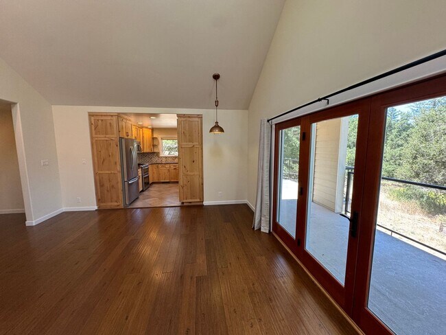 Building Photo - Beautiful 3 Bedroom/2 Bathroom Plus Bonus Room in Ben Lomond