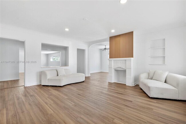 Building Photo - 2350 SW 26th St