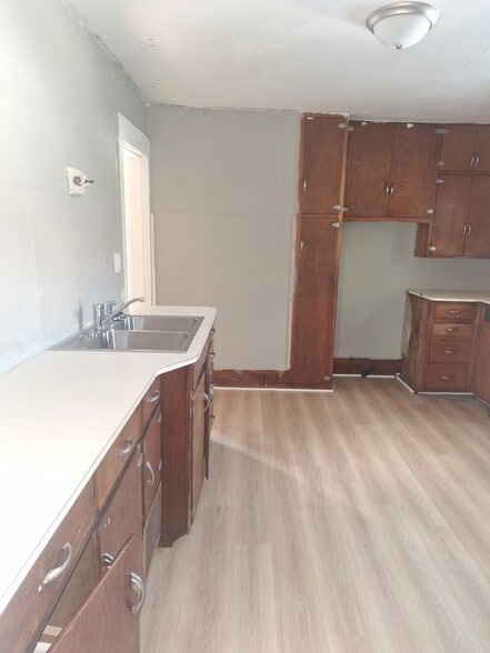 Building Photo - 706 E Kibby St