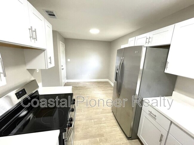 Building Photo - 8310 Croton Ave