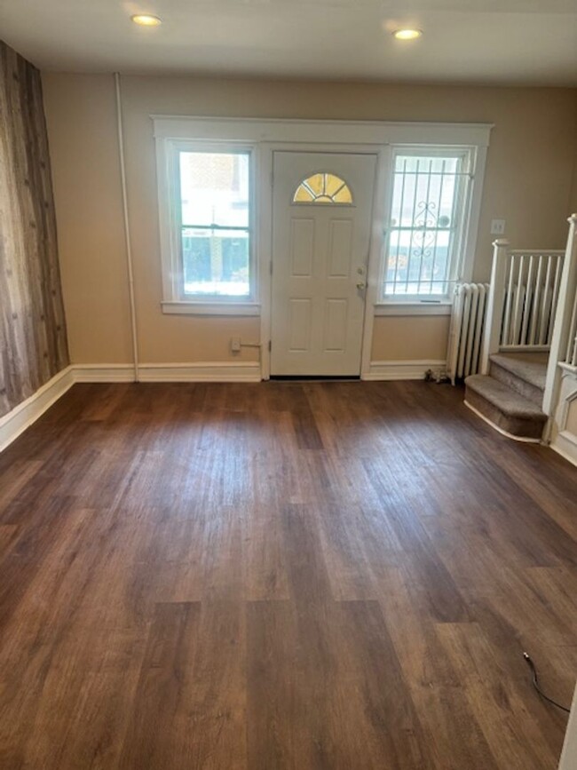 Building Photo - Front Porch Row - Oak Lane (SECTION 8 VOUR...