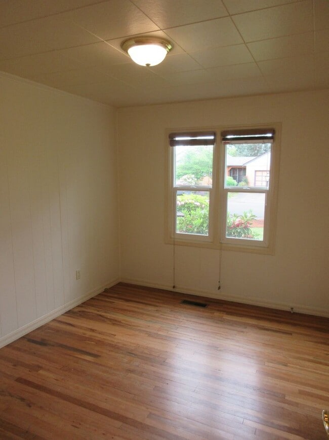 Building Photo - Three Bedroom Home in Keizer on corner lot