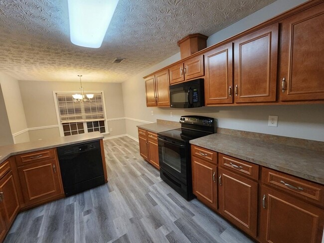 Building Photo - 3 Bedrooms 2 Baths 2 Car Garage - North Co...