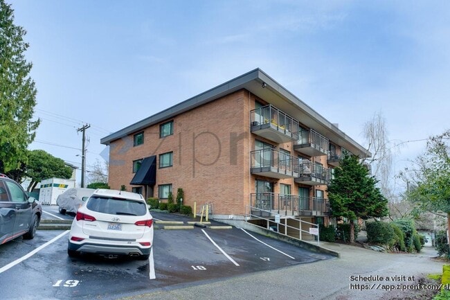 Building Photo - 911 N 73rd St