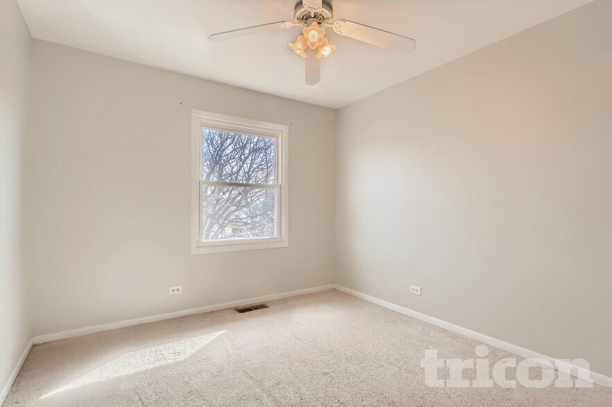 Building Photo - 2453 Crescent Ln S