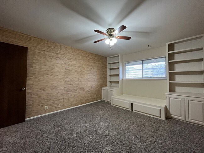 Building Photo - Midtown Quadplex with Pool- 3 bed, 2 bath