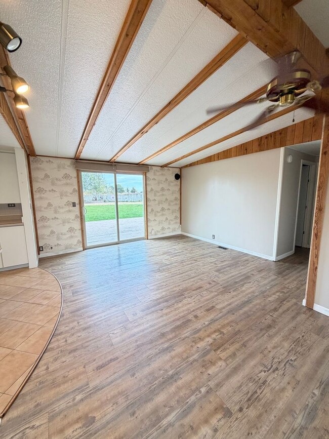Building Photo - 13324 Rd 5 SE