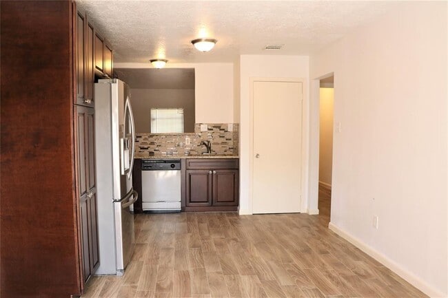 Building Photo - 12139 Sharpview Dr