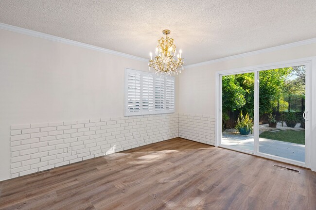 Building Photo - Beautifully remodeled 3-bedroom, 2-bathroo...