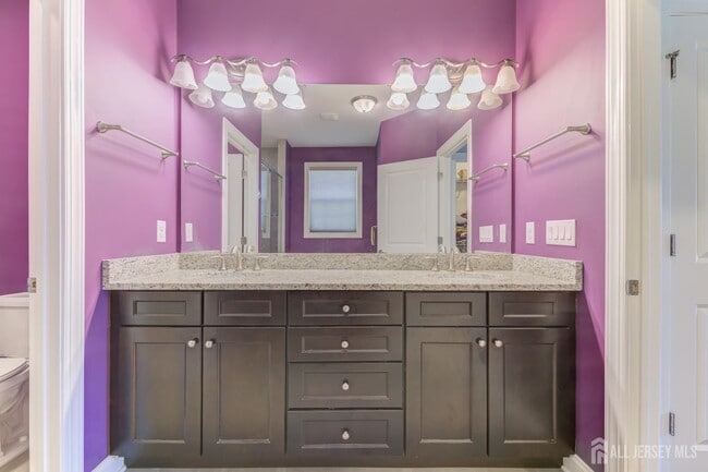 Building Photo - 6 Michelangelo Dr