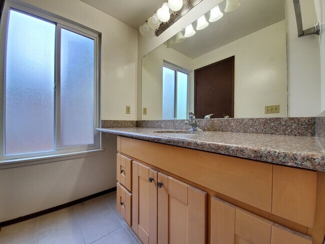 Building Photo - Prime Redmond Rambler 3 Bed/Large Yard