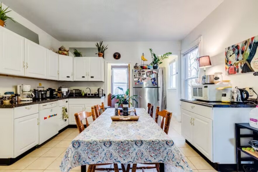Kitchen - 170 Mansfield St