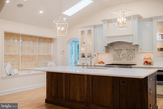 Building Photo - 2210 Boxmere Rd