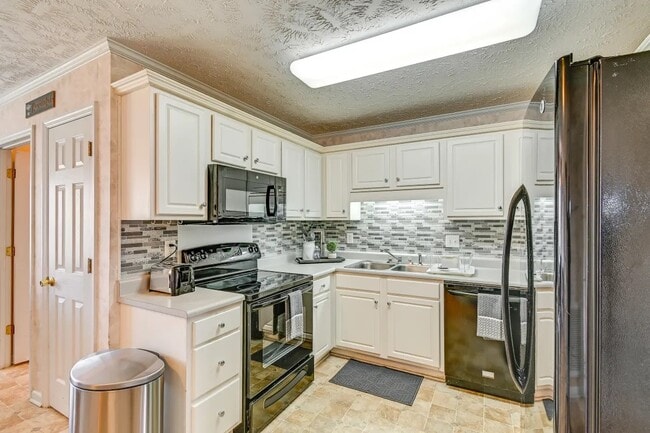 Building Photo - 1139 Curry Ford Dr