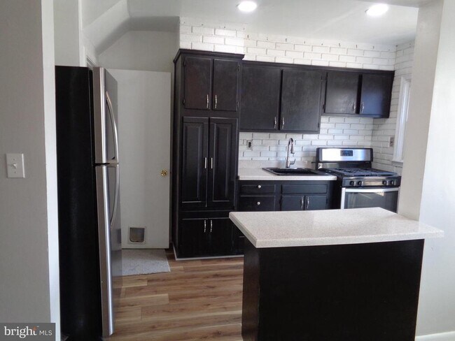 Building Photo - 2245 Graythorn Rd