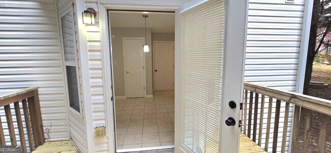 Building Photo - 610 James Ridge Dr