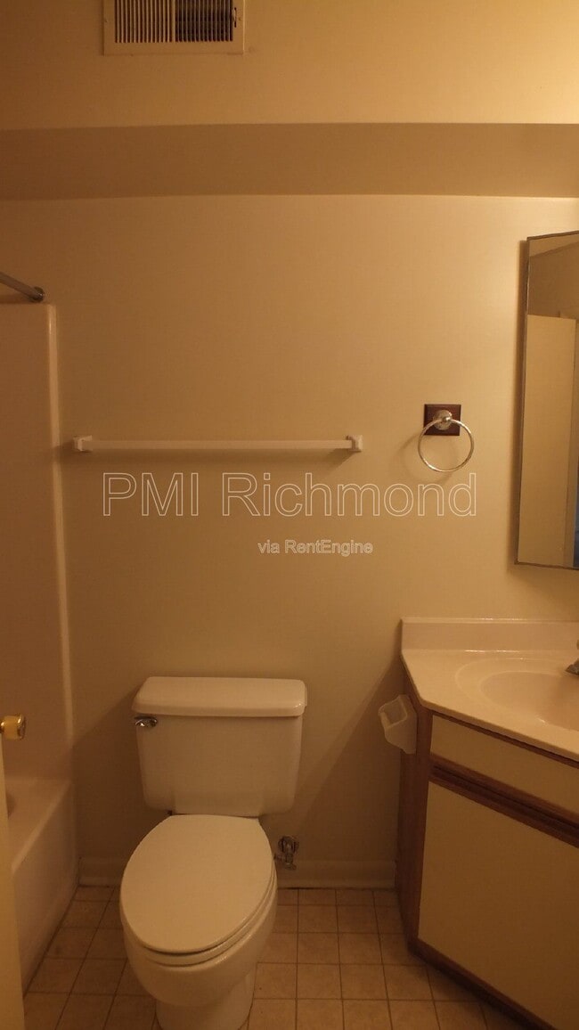 Building Photo - 2103 Turtle Creek Dr