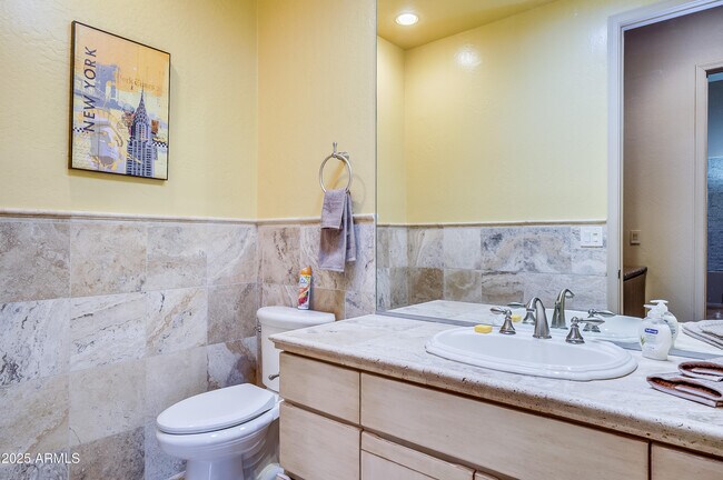 Building Photo - 10193 E Bayview Dr
