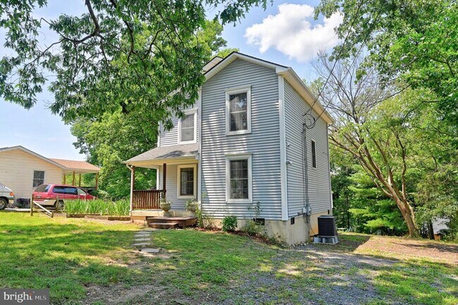 Building Photo - 271 Paw Paw Dr