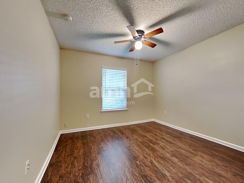 Building Photo - 11542 Brian Lakes Dr