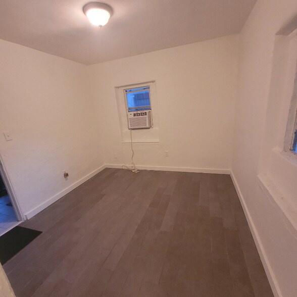 Building Photo - 1068 NW 31st St