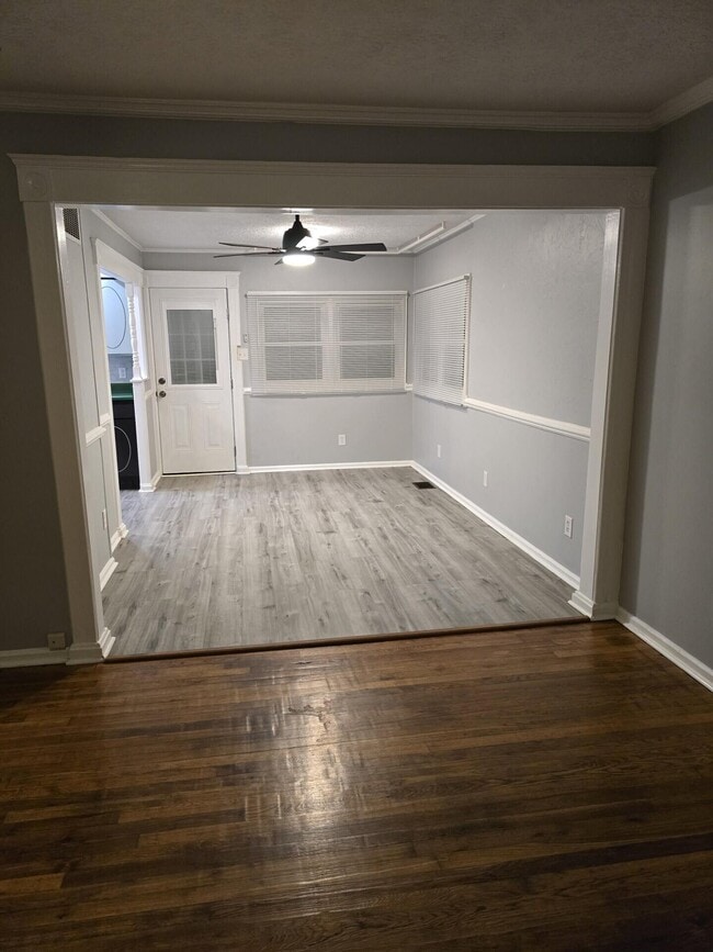 Building Photo - 204 S Robbins Ct