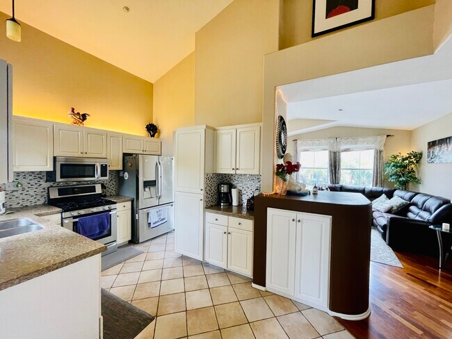 Building Photo - 3201 Aspen Grv