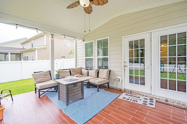 Building Photo - Forest Lakes Pooler