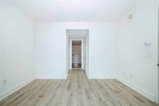 Building Photo - 175 Huguenot St