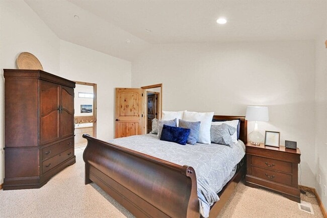 Building Photo - 5176 Fairview Loop