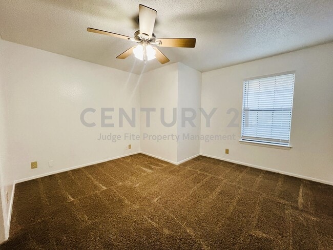 Building Photo - Recently Refreshed 2/2.5 Within Walking Distance to UNT Ready For Move-In!