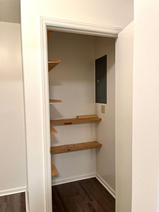 Building Photo - Renovated Home Near Virginia Tech