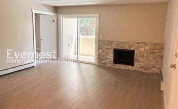 Building Photo - 2 Bed/1 Bath Condo with Off-Street Parking / Available Now!