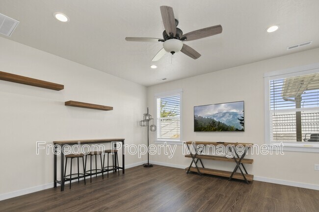 Building Photo - 6218 W los Flores Dr