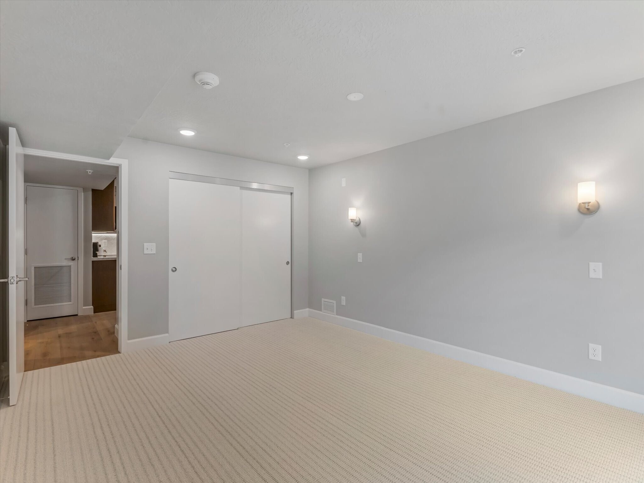 Building Photo - 1032 E 400 S