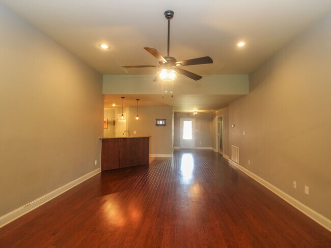 Building Photo - 4 Bedroom Home  in Athens City!