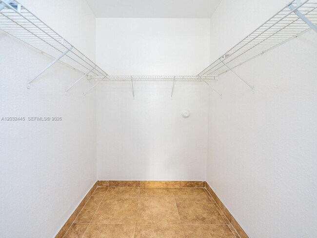 Building Photo - 1663 SE 27th Dr
