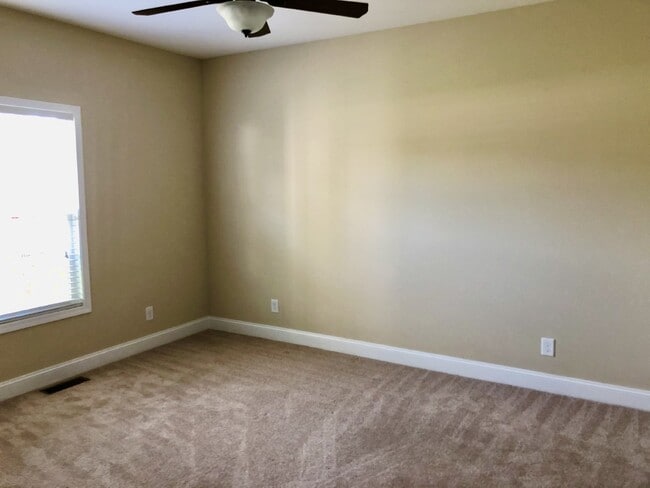 Building Photo - " 3-Bed  2 bath Oasis with Granite Elegance & Gleaming Hardwood in Cookeville!"