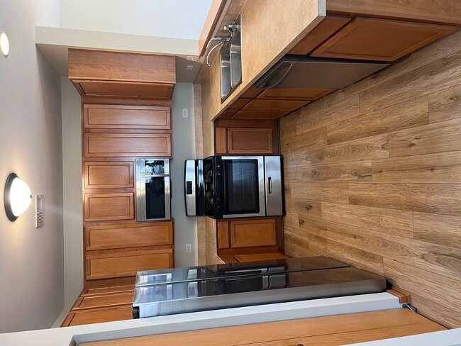 Building Photo - 5111 Freeport Ct