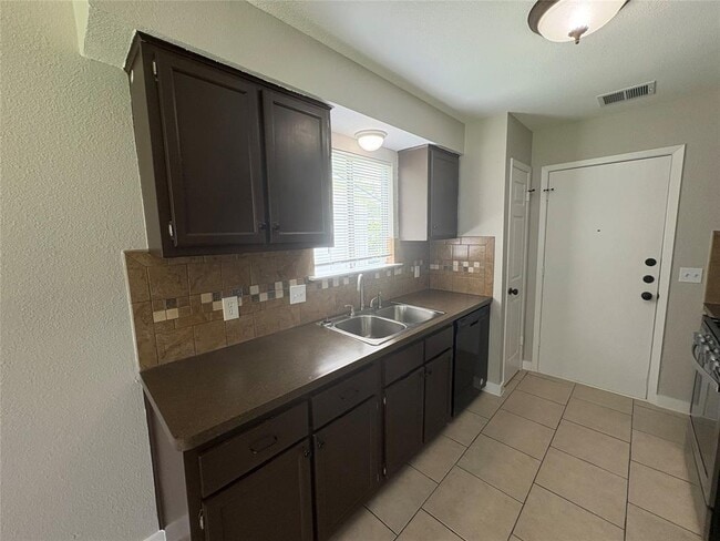 Building Photo - 817 Cactus Dr