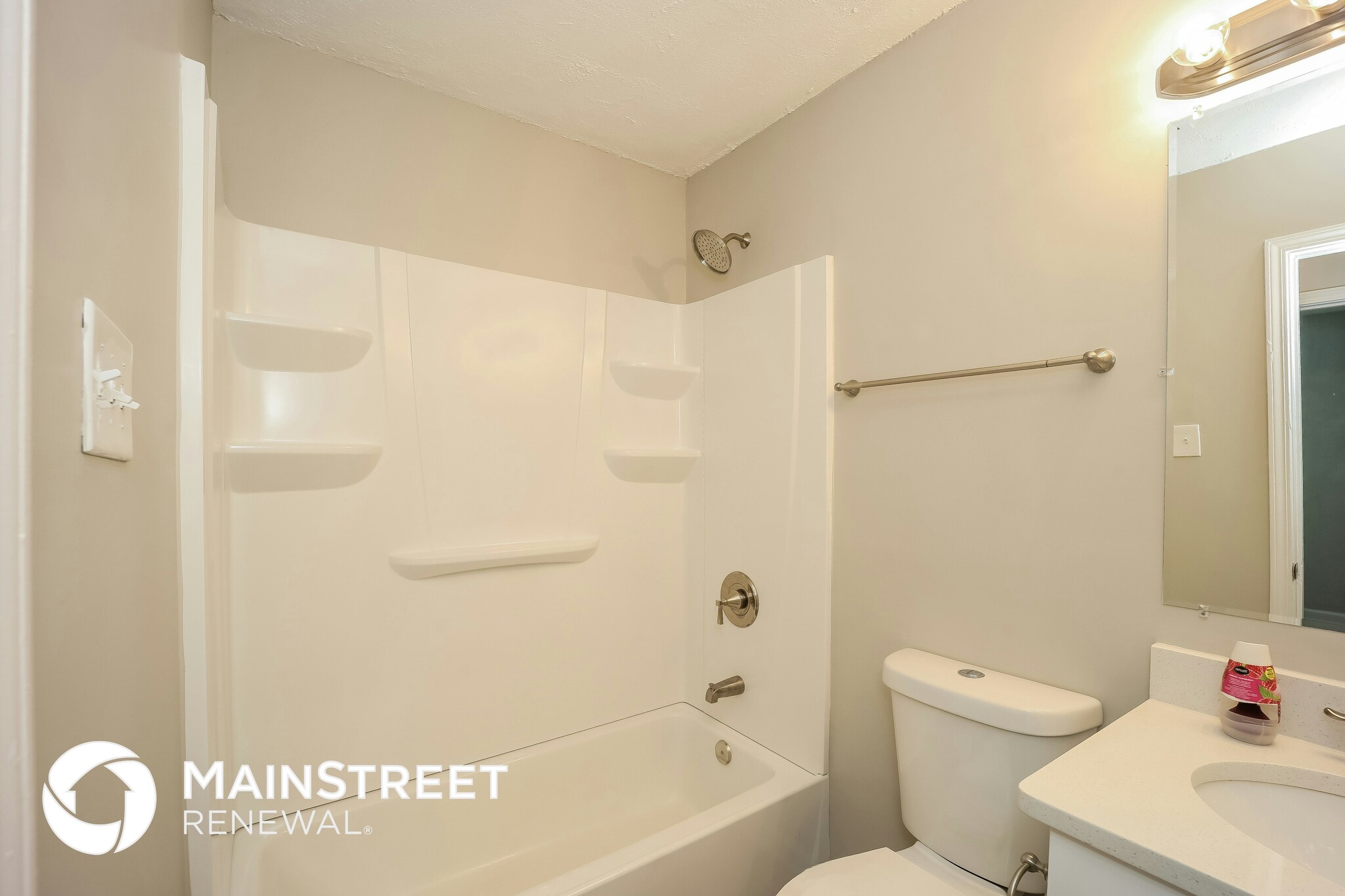 Building Photo - 8143 Huntington Dr