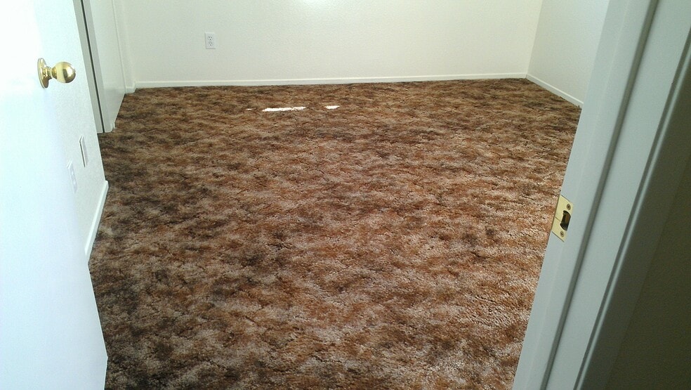 Master Bed - 2692 W Williams St